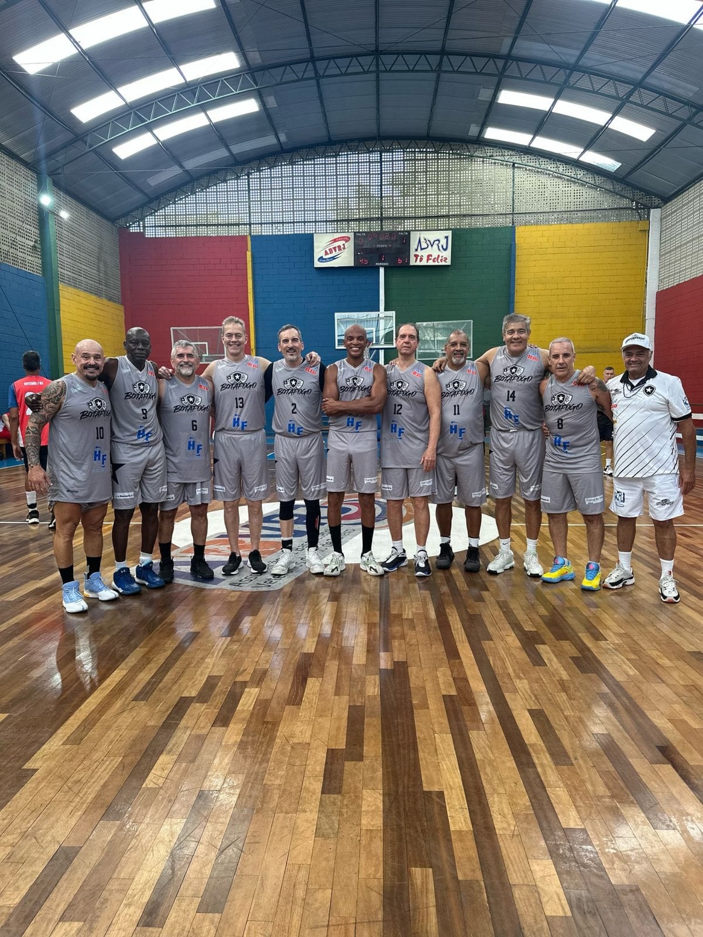 O Botafogo Basquete Master estreou com vitória no inédito Campeonato Carioca 60+ neste domingo, vencendo o Anchieta por 61x46. 🔥
#Botafogo #Basquete #Master
