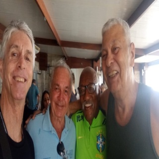 Sacopã teve um sábado cheio de Glórias 

Por mais um ano o clube comemora no segundo sábado do mês de dezembro, o dia do Ex Atleta. Uma das datas mais expressivas do ano alvinegro, a sede de Remo de Sacopã, reuniu a história viva do clube, com atletas que construíram o que somos.

“Trata-se de uma data que consta do Estatuto do clube e faço questão de todo ano dar a minha contribuição para manter viva a nossa memória” relatou o Benemérito Antônio Carlos Mantuano Sabato, organizador e um entusiasta da iniciativa.

Estiveram presentes nossos Ídolos Campeonissimos, de nossas conquistas de tantas modalidades: Atletismo, Basquetebol, Voleibol, Remo, Polo Aquático, Futebol. Dia Maravilhoso, de muitas resenhas e lembranças.

A iniciativa é considerada a mais importante data ligada a valorização dos nossos atletas e mais uma vez, dezenas de astros e dirigentes alvinegros prestigiaram o encontro.

#botafogo #botafogosocialolimpico