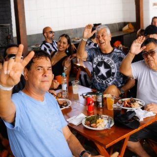 Um carrossel de fotos, cheio de gente bacana e feliz, que representa a volta de um agito de carnaval adulto em General Severiano.
Tínhamos reestruturado o Baile Infantil, criando o Bailinho do General e agora, criamos a Feijoada da Botafogo Samba Clube que estreia em 2026, com tudo para crescer e se consolidar como mais uma atração permanente do nosso clube.
Vamos pra cima. Sempre o melhor para nossos sócios, convidados e alvinegros queridos.
#botafogo #botafogosocialolimpico