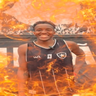 O @emanuelmarcilio deu uma pausa nos arremessos e trocou a bola pelo microfone! 🔥🏀

Nosso Rolé Alvinegro foi com nosso Ala/Pivô, que domina nas quadras e deixa a resenha tão boa quanto uma cesta de 3.

Vamos, @botafogobasqueteoficial!

🎥 @martinssdanii_