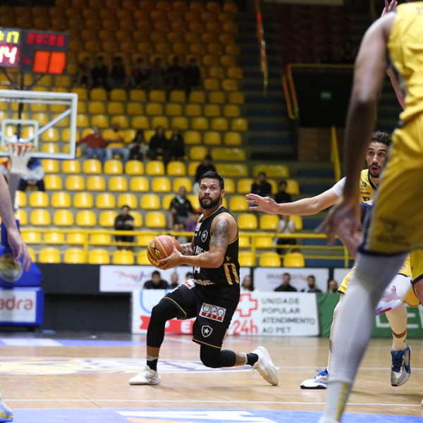 Basquete: Botafogo vence mais uma partida fora de casa e lidera o NBB