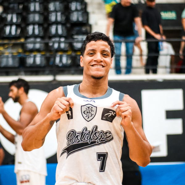 Botafogo Basquete vence e segue na briga por uma vaga nos playoffs do NBB