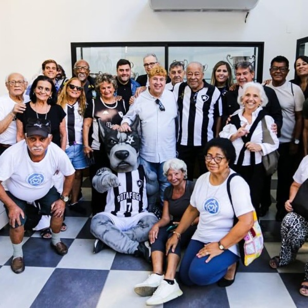 Botafogo recebe idosos das Casas de Convivências em General com ídolos do passado em dia de muita alegria