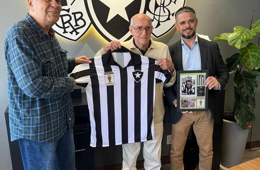 Gérson, Canhotinha de Ouro, recebe homenagem do Botafogo