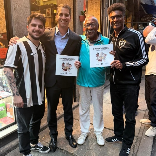 Botafoguenses ilustres prestigiam lançamento de “O Pequeno Alvinegro e a Glória Eterna”