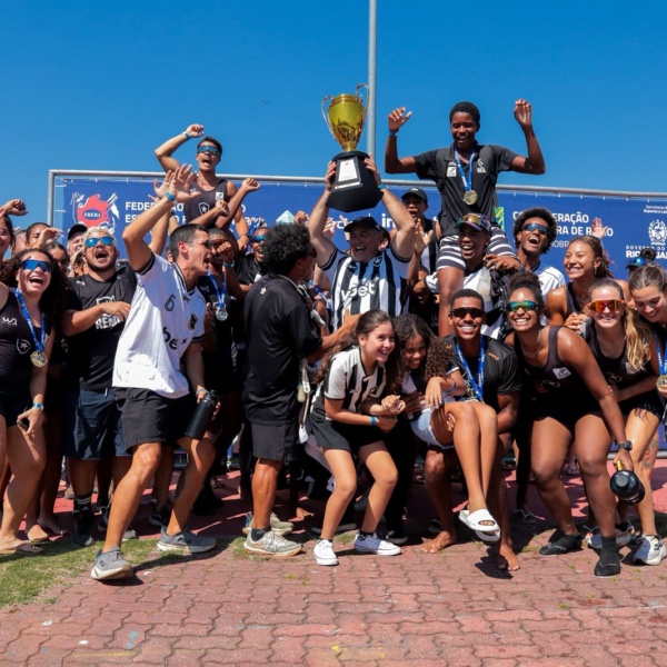Remo do Botafogo vence a 2ª Regata do Estadual na Lagoa